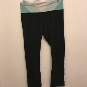 Cropped black lulu leggings!